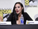 Gal Gadot da un toque de color a sus ojos