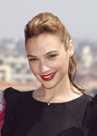Gal Gadot unifica su piel con una base aterciopelada