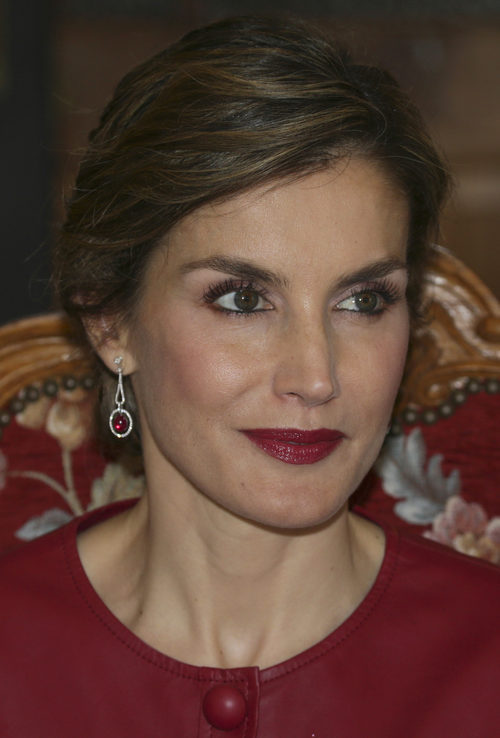 La Reina Letizia abre su mirada utilizando máscara de pestañas