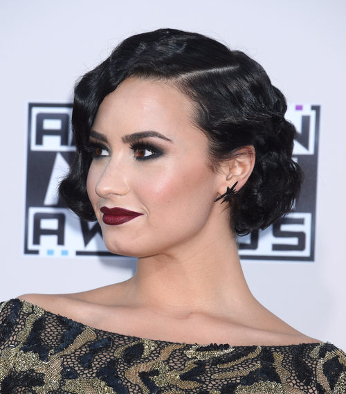 Demi Lovato con ondas al agua