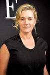 Kate Winslet con un look en tonos nude