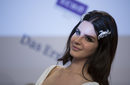 Lana del Rey con acesorios del pelo en forma de cocodrilos