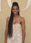 Kelly Rowland con todo el cabello trenzado