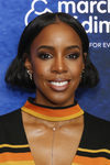 Kelly Rowland con una melena midi cardada