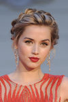 Ana de Armas con recogido trenzado