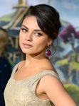 Mila Kunis con recogido elegante