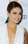 Mila Kunis con coleta baja