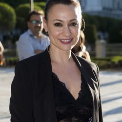 Natalia Verbeke con un maquillaje oscuro