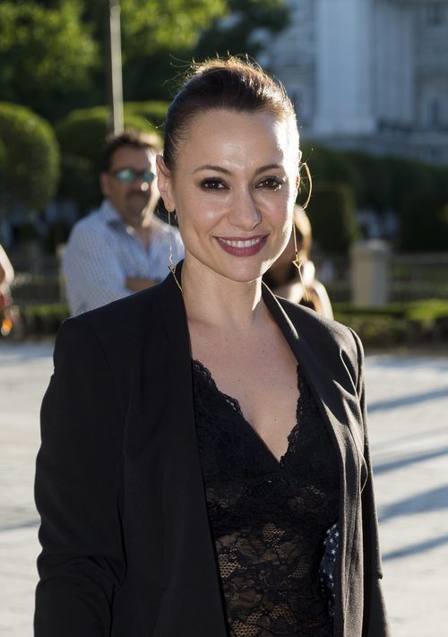 Natalia Verbeke con un maquillaje oscuro