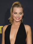 Margot Robbie oscurece la línea inferior de pestañas