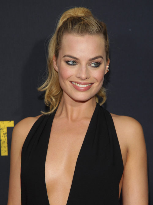 Margot Robbie oscurece la línea inferior de pestañas