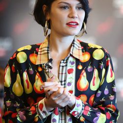 Jessie J con melena bob y diadema