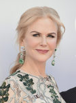 Nicole Kidman con coleta baja y mechones sueltos