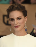 Natalie Portman con un recogido con trenzas