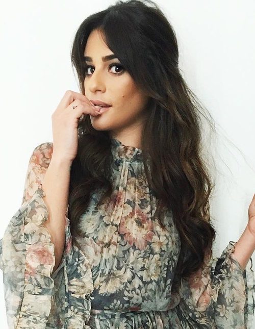Lea Michele con raya en medio y cardado