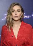 Elizabeth Olsen con maquillaje en tonos nude