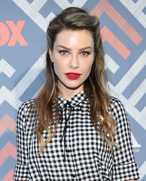 Lauren German con look pin up