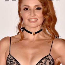 Cristina Castaño con recogido y ondas al agua