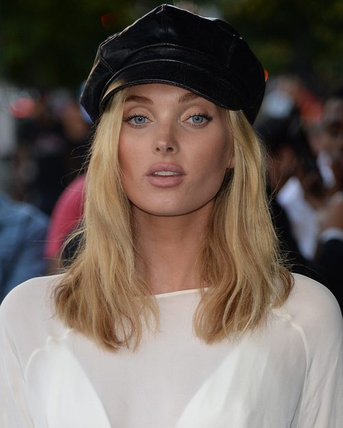Elsa Hosk con maquillaje en tonos melocotón y nude