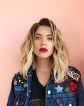 Ashley Benson con melena bob ondulada y labios rojos