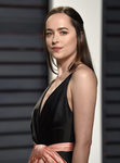 Dakota Johnson apuesta por el bronce para la mirada