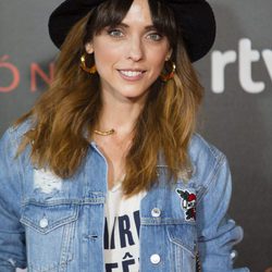 Leticia Dolera con un sombrero negro y una melena natural
