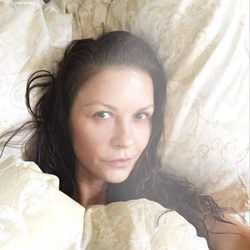 Catherine Zeta Jones se suma al movimiento No Make Up