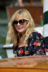 Kirsten Dunst llegando a la Mostra 2017 sin cepillarse el pelo