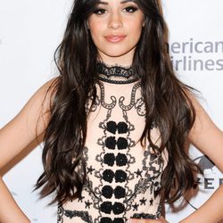Camila Cabello apuesta por el look smokey