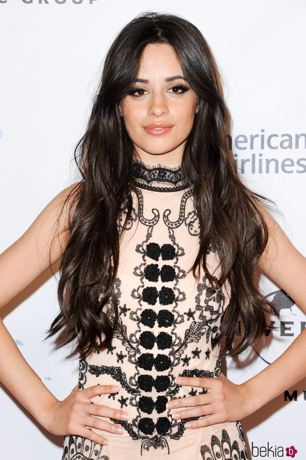 Camila Cabello apuesta por el look smokey