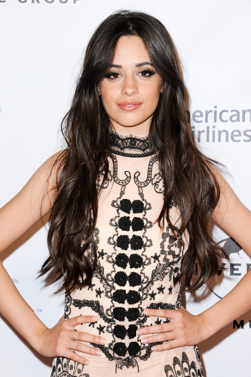 Camila Cabello apuesta por el look smokey