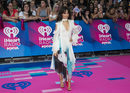 Camila Cabello de blanco con un vestido vaporoso