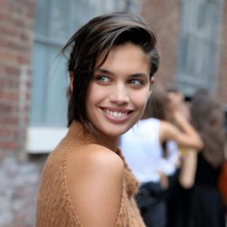 Sara Sampaio apenas maquillada