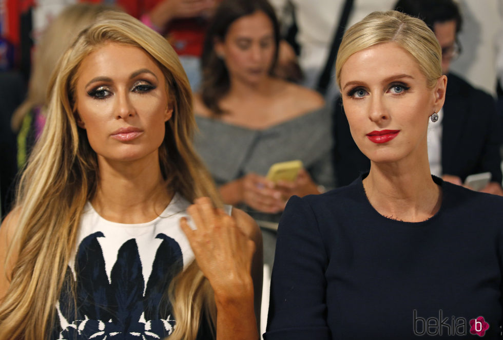Las hermanas Hilton con un beauty look muy lady
