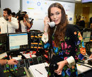 A Keira Knightley le encanta presumir de su belleza natural