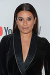 Lea Michele con la raya al medio en la fiesta ABC de Nueva York