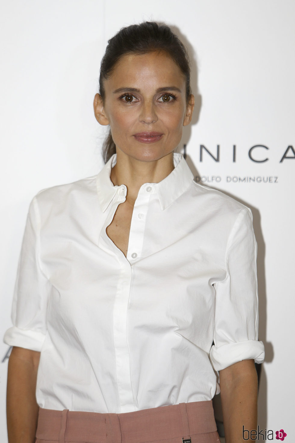 Elena Anaya luce bronceado en la presentación de un perfume de Adolfo Domínguez