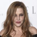 Lisa Marie Presley muy desmejorada con su maquillaje para los premios Elle en Hollywood