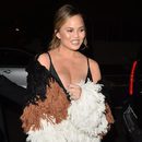 Chrissy Teigen paseando por Los Ángeles con un beauty look mal elegido