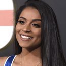 Lilly Singh muy mal maquillada en la alfombra roja del documental 'Demi Lovato: Simply Complicated'