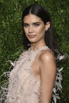 Sara Sampaio presume de ojos en la Gala CFDA Vogue Fashion Fund