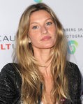 Gisele Bundchen con melena suelta y maquillaje nude