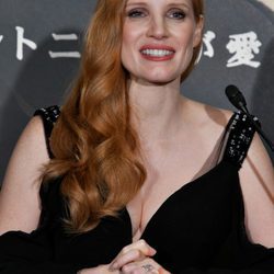 Jessica Chastain con preciosas ondas en el cabello en el estreno de 'The Zookeeper's Wife'