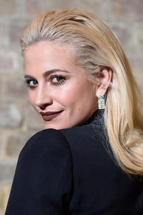 Pixie Lott con peinado efecto mojado en los British Academy Children's Awards de Londres