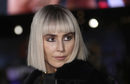 Noomi Rapace con un estilo Cleopatra en la premiere de la película 'Bright' en Londres