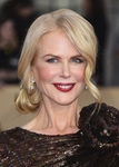 Nicole Kidman con un recogido bajo a un lado