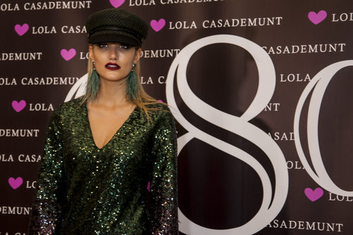 Alba Carrillo con un pintalabios morado