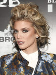 AnnaLynne McCord con un labial nude en la premiere de "First we take Brooklyn"