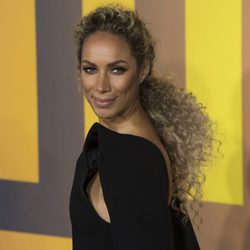 Leona Lewis con un un delineado negro en la premiere de 'Black Panther'