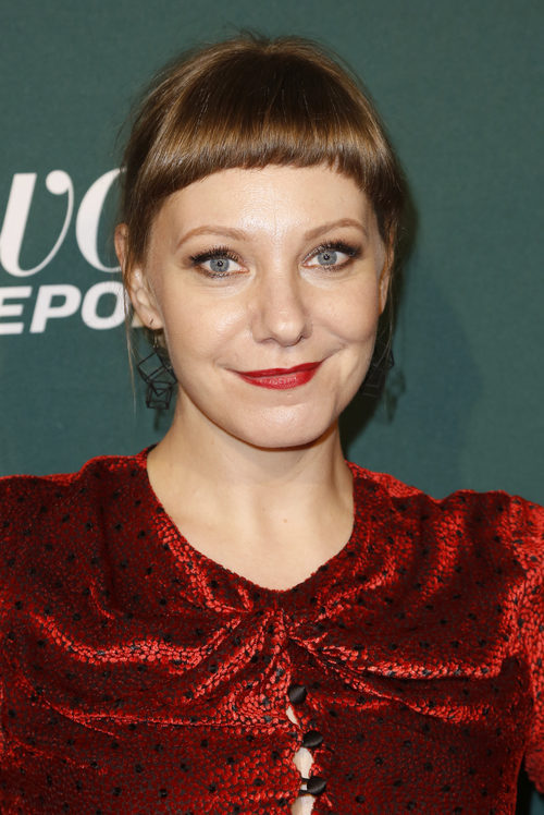 Emily V. Gordon con un peinado recogido en los premios Hollywood Reporters